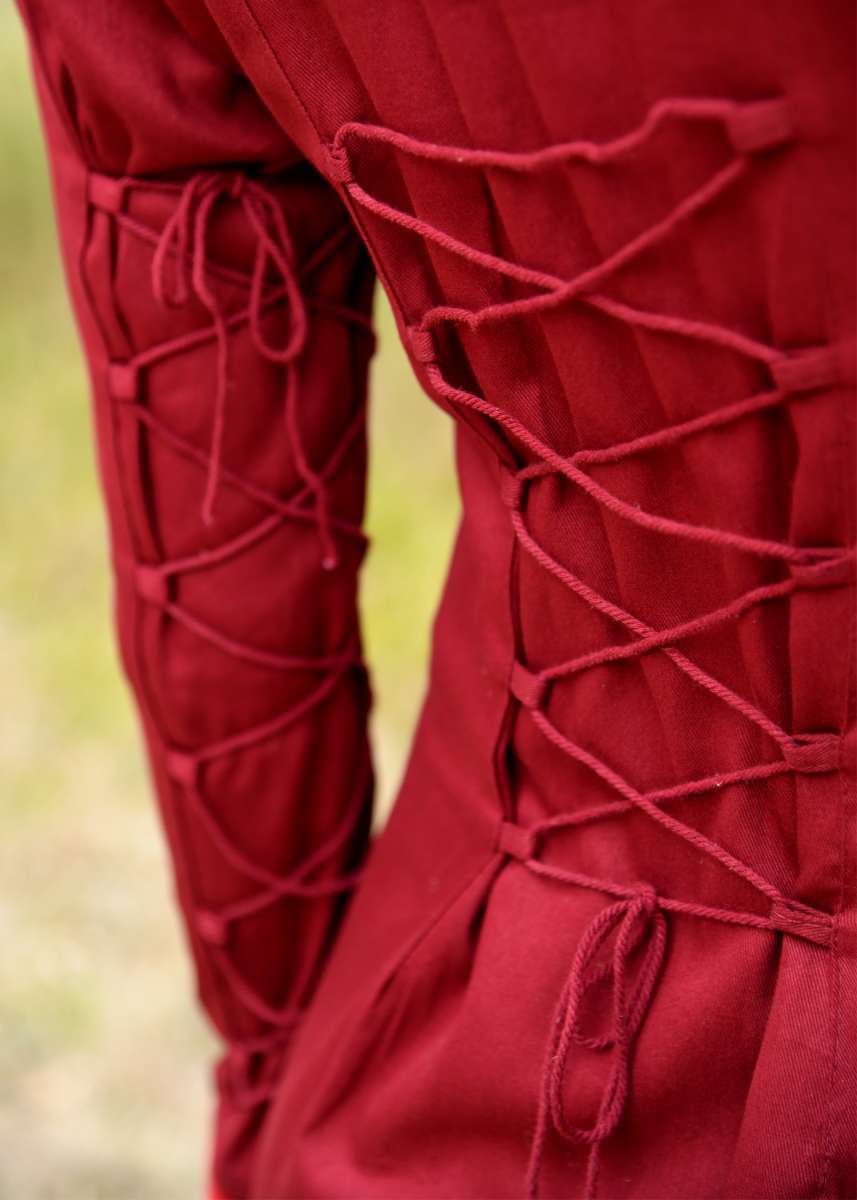 Mittelalterkleid Rot – edle Samt-Details & majestätischer Look