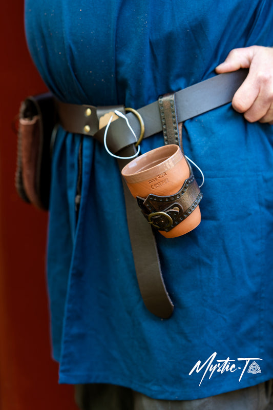 Mittelalter Gürtel mit Metallring Verschluss aus Leder für LARP und Reenactment braun