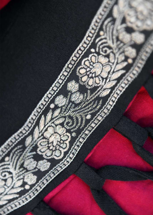 Mittelalterkleid – edler Lagenlook in Rot und Schwarz