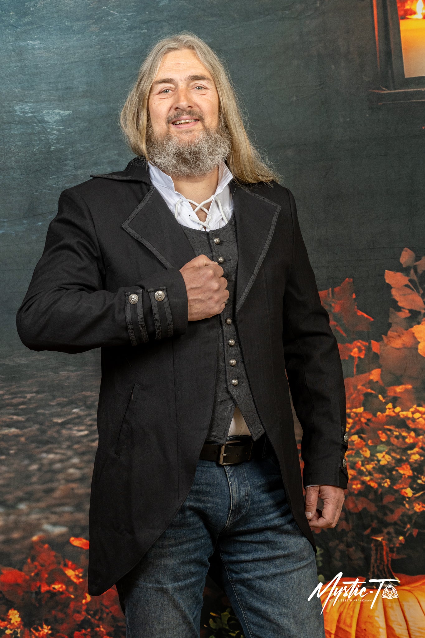 Mantel Dark Luxury – Viktorianischer Charme