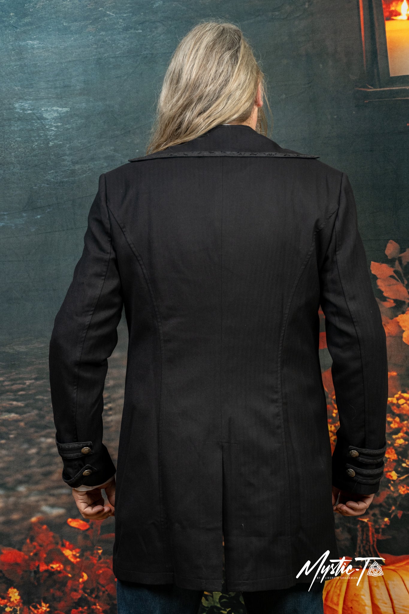 Mantel Dark Luxury – Viktorianischer Charme