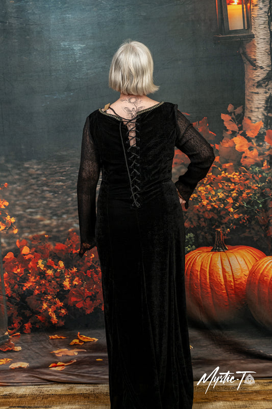 Edles Samtkleid mit Detailverzierung – Letztes Exemplar in Größe XL