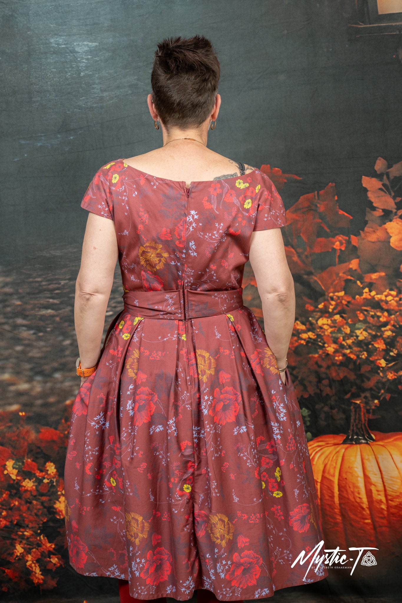 Teagan Floral Swing Dress von Timeless – Flower-Power im 50s-Look, größe M