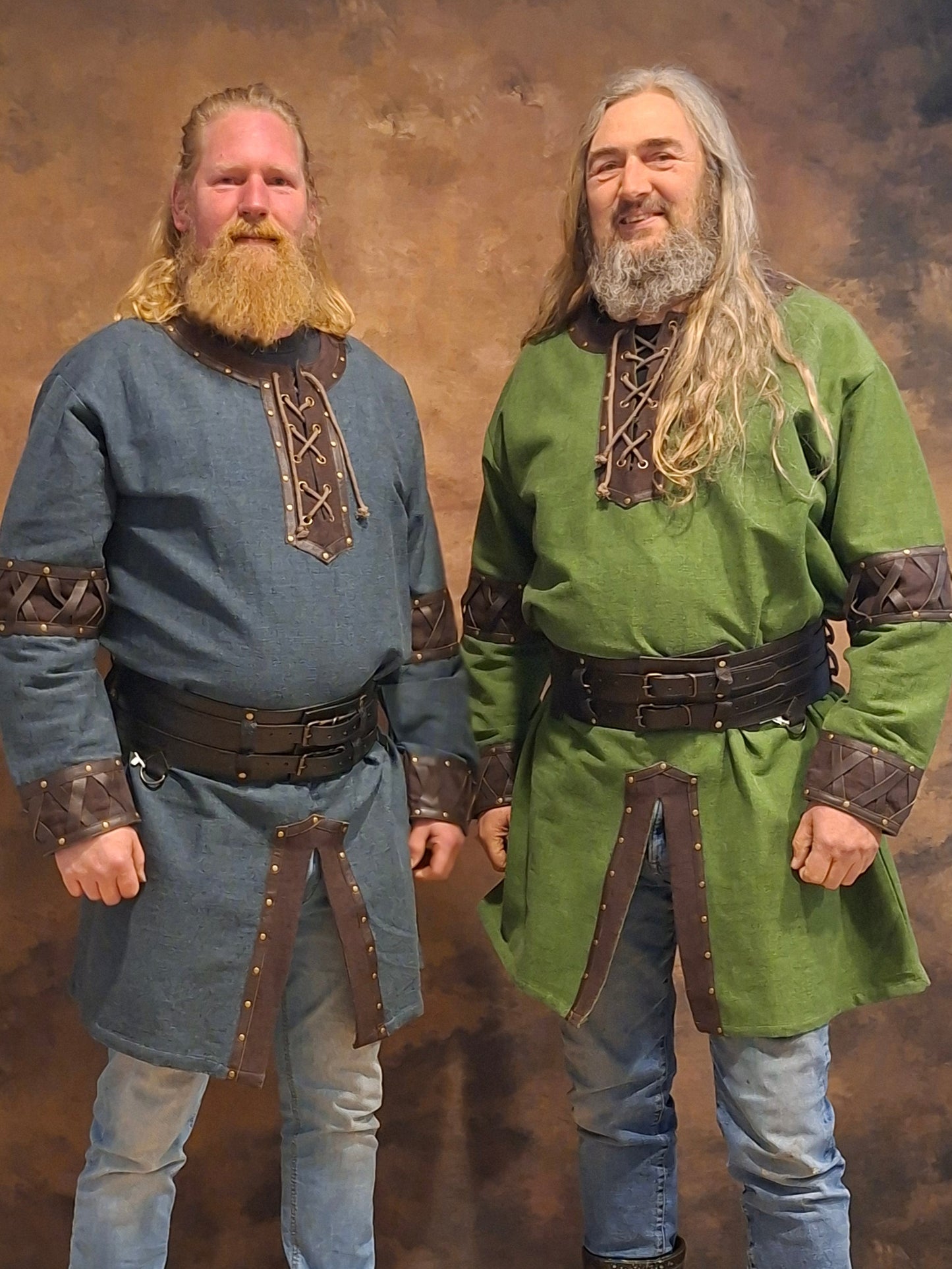 Mittelalter Ledergürtel breit mit Halbringen und Punzierungen im Wikinger Stil Schwarz und Braun