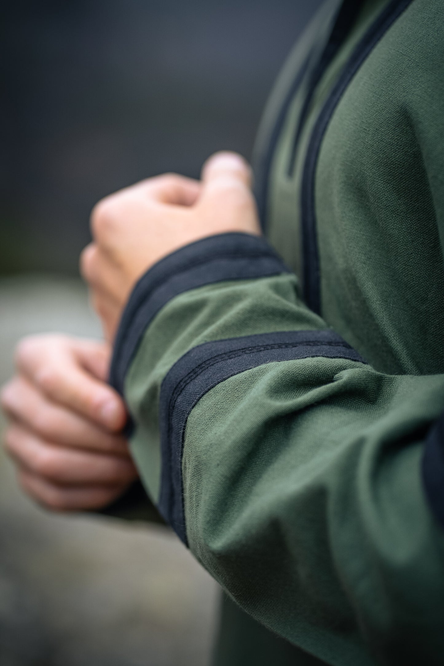 Wikinger Tunika mit V-Ausschnitt und Zierbordüre