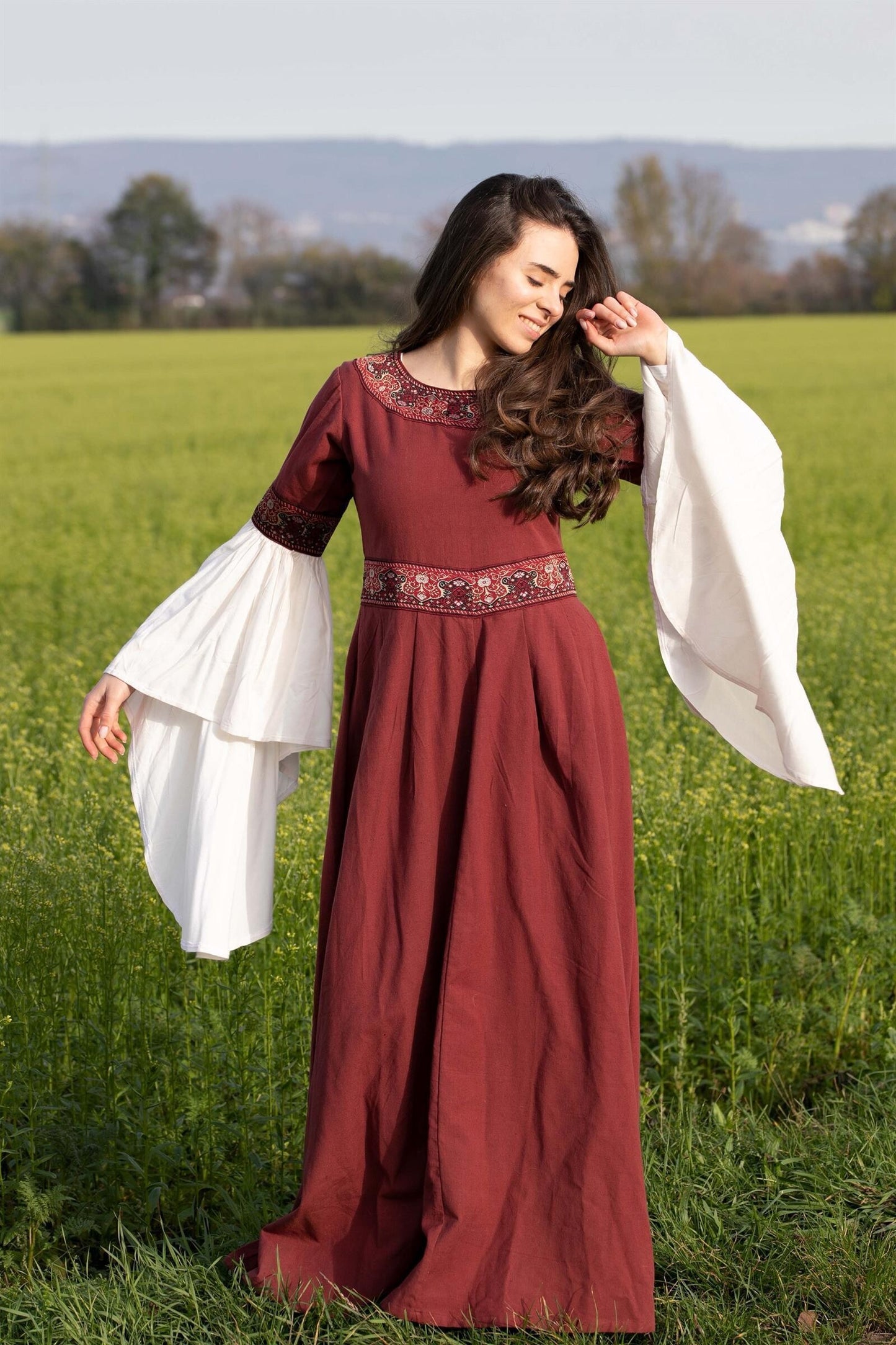 Mittelalter Edles Kleid mit Bordüre Rot