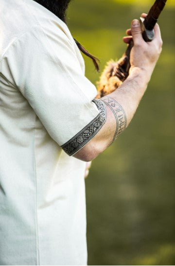 Kurzarmtunika mit Bordüre, Natur