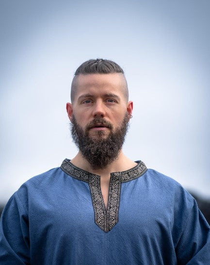 Kurzarmtunika mit Bordüre, Taubenblau