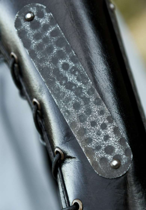 Leder Armschützer mit Metalldetails, braun oder schwarz, paar