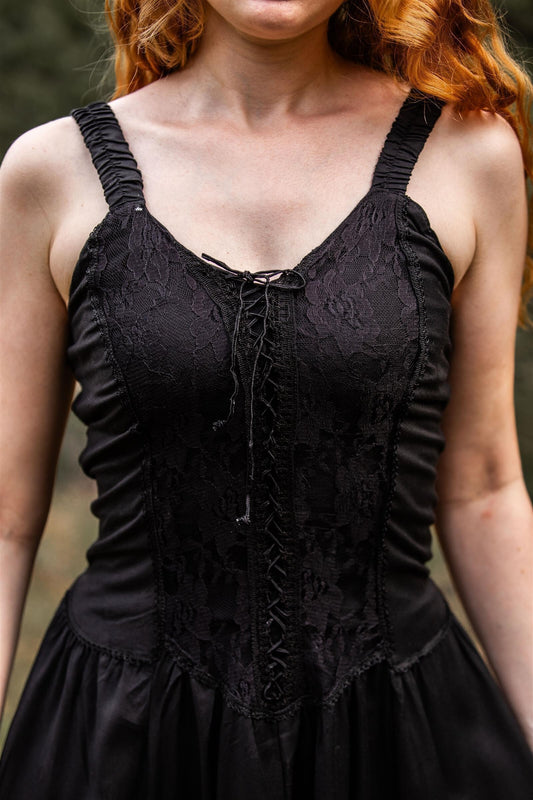 Miederkleid in Schwarz – Romantischer Mittelaltertraum für starke Frauen