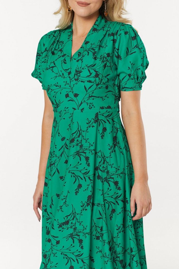 Midi Dress von Timeless - Zeitlose Eleganz im floralen Look