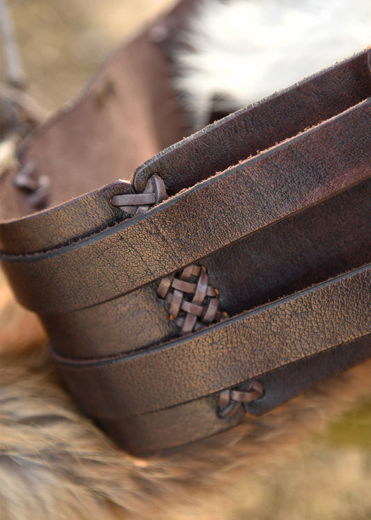 Breiter Ledergürtel mit Flechtnaht