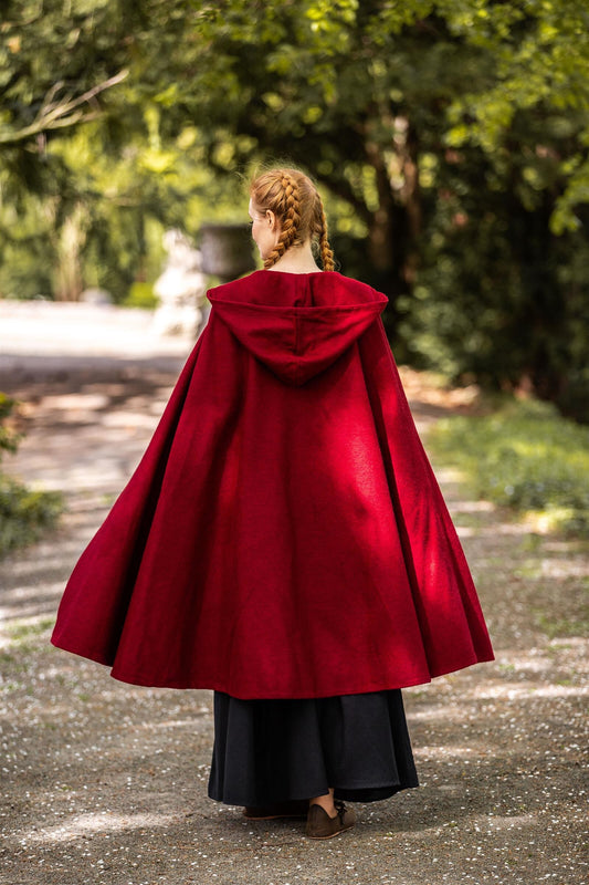 Umhang mit langen Knöpfen Rot