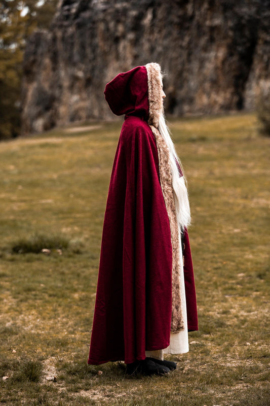 Wikinger Umhang mit Kunstfellbesatz und großer Stoffweite, Rot