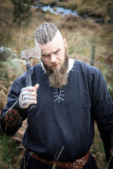 Wikingertunika mit Stickerei, Schwarz