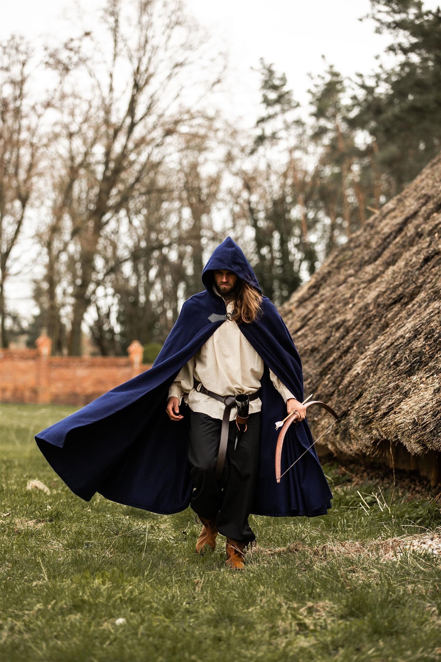 Mittelalter Umhang Woll mit Wolfsschließe Blau