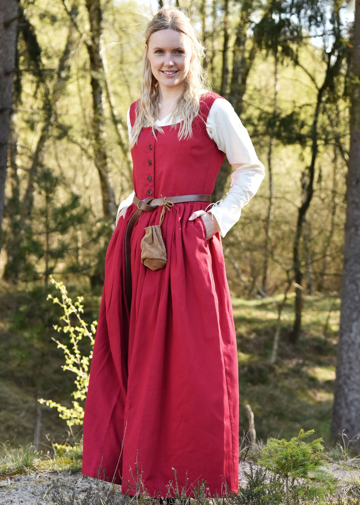 Rotes Mittelalter Überkleid mit Holzknöpfen und Rückenschnürung