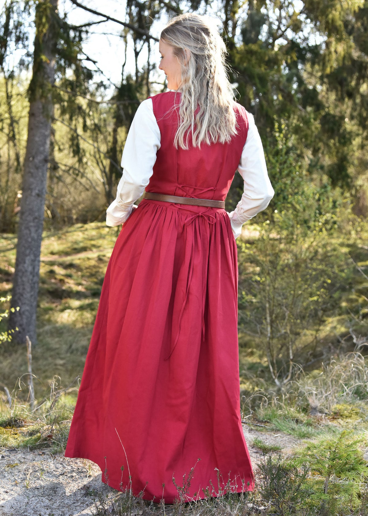 Rotes Mittelalter Überkleid mit Holzknöpfen und Rückenschnürung kurzärmelig