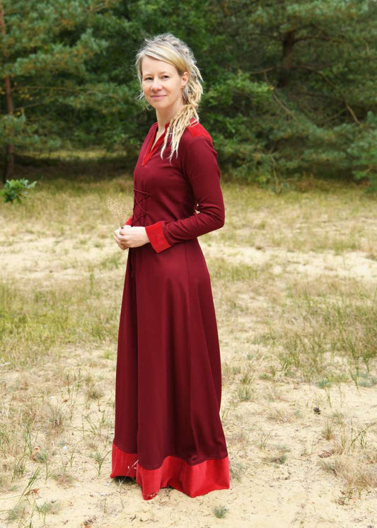 Mittelalterkleid Rot – edle Samt-Details & majestätischer Look