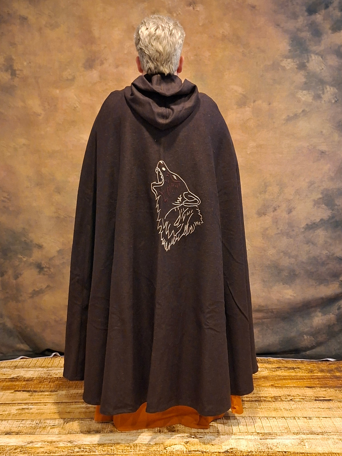Wikinger Umhang mit Wolfsstickerei Braun
