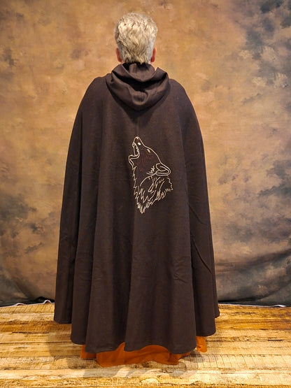 Wikinger Umhang mit Wolfsstickerei Braun
