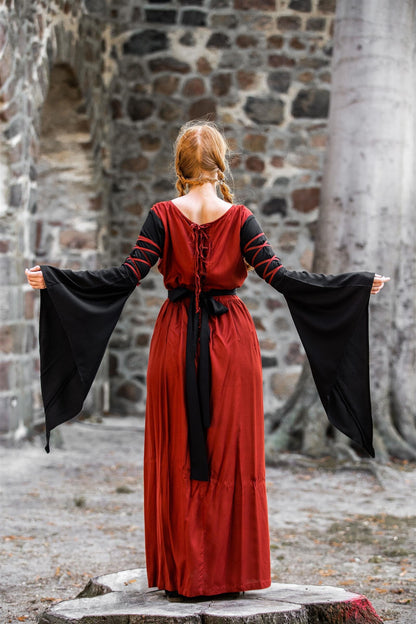 Mittelalterlichen Kleid mit Trompetenärmeln aus Viskose