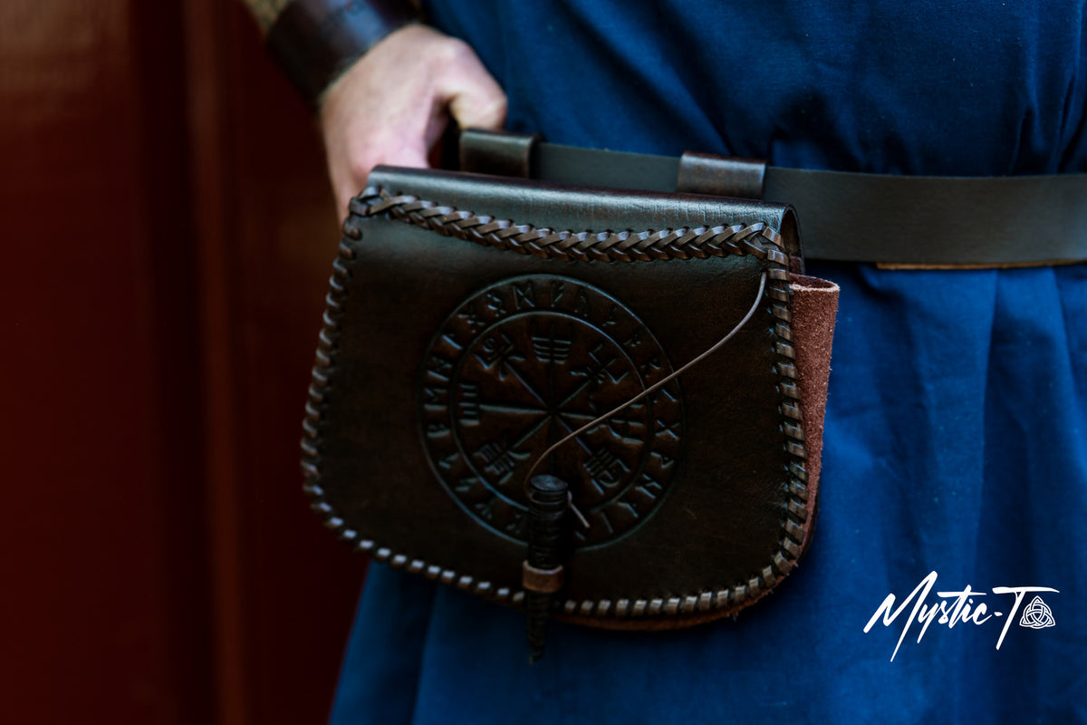 Wikinger Gürteltasche Leder braun mit Vegvísir Symbol