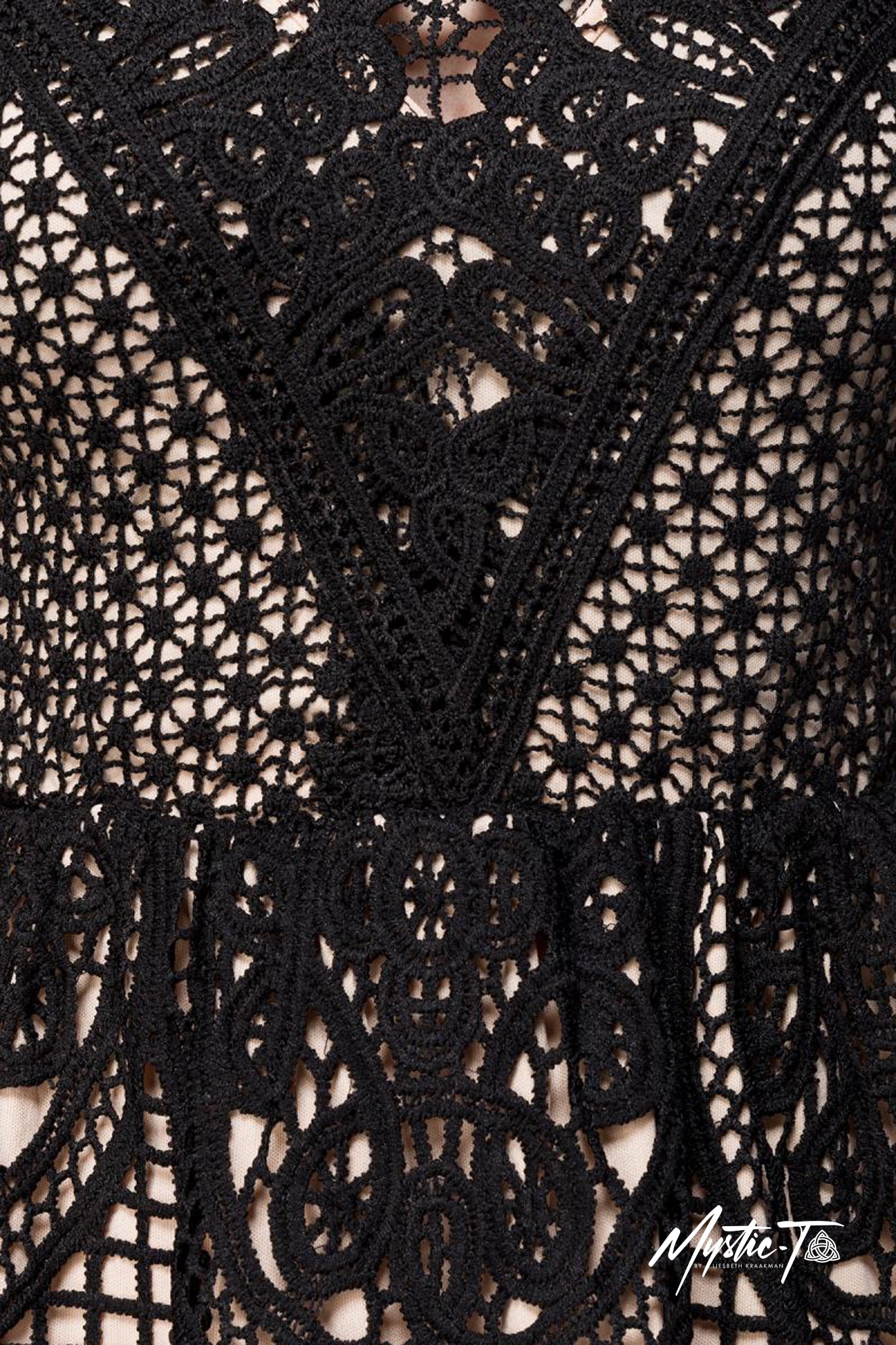 Spitzenkleid – Feminine Eleganz im Gothic-Stil