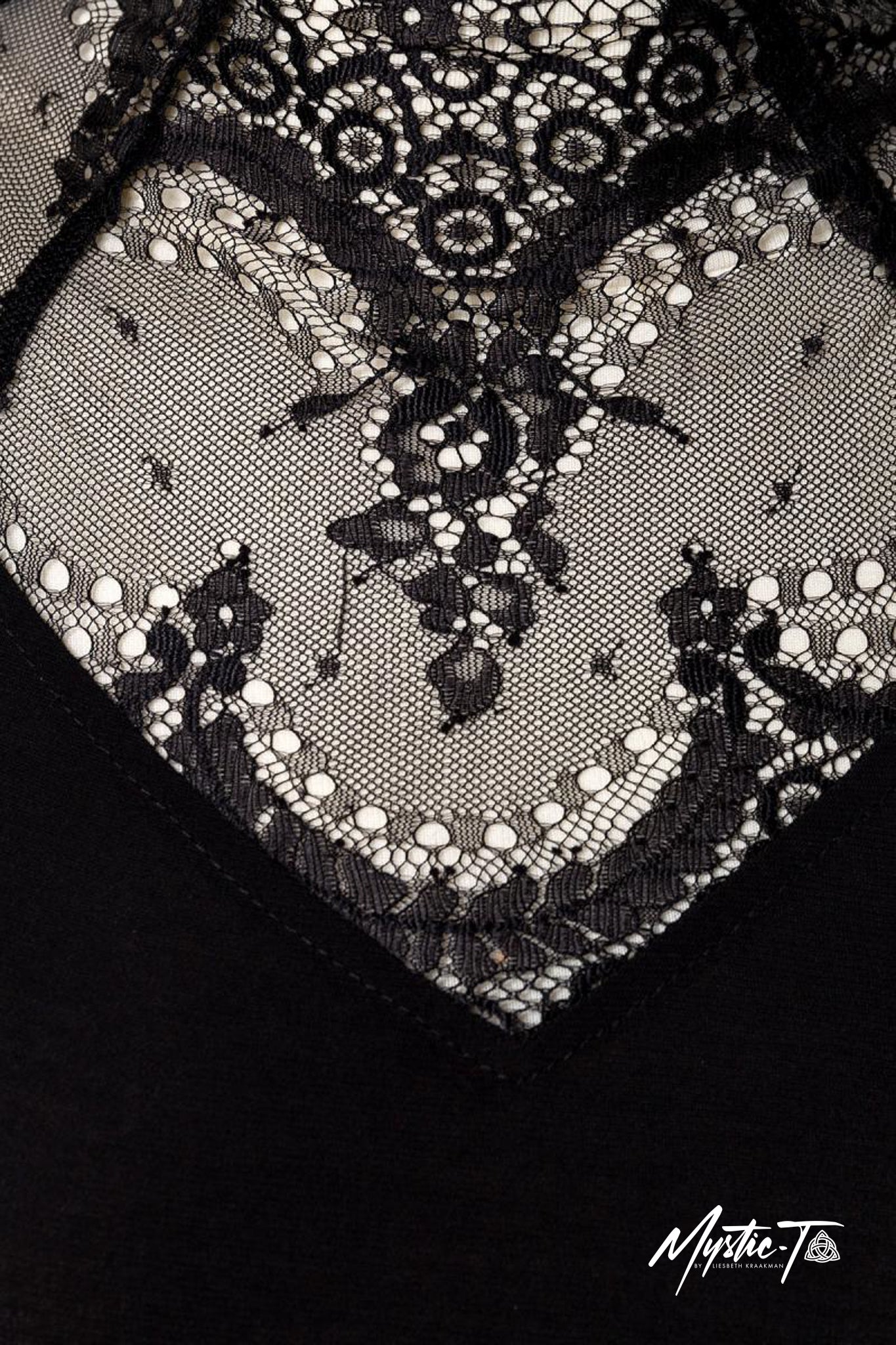 Kleid mit Spitzeneinsatz