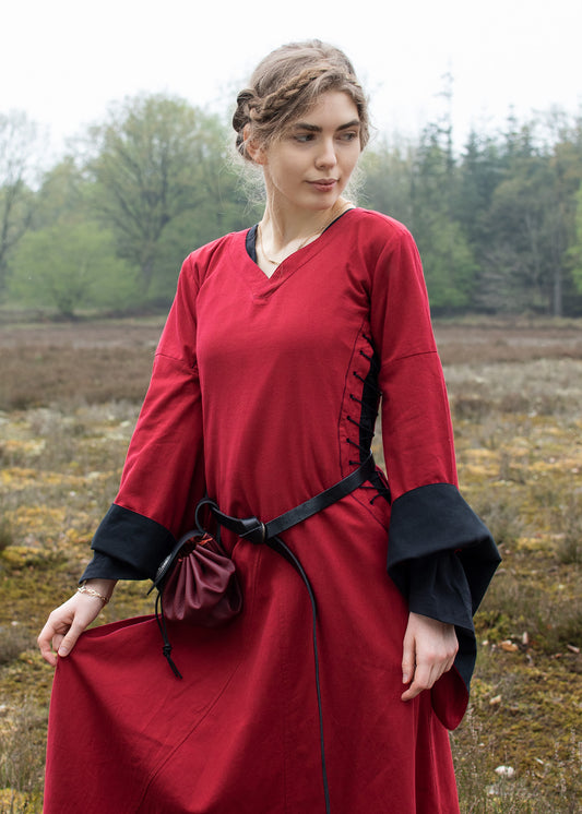 Mittelalterkleid mit Höllenfenstern – Bliaut-Stil Rot/Schwarz