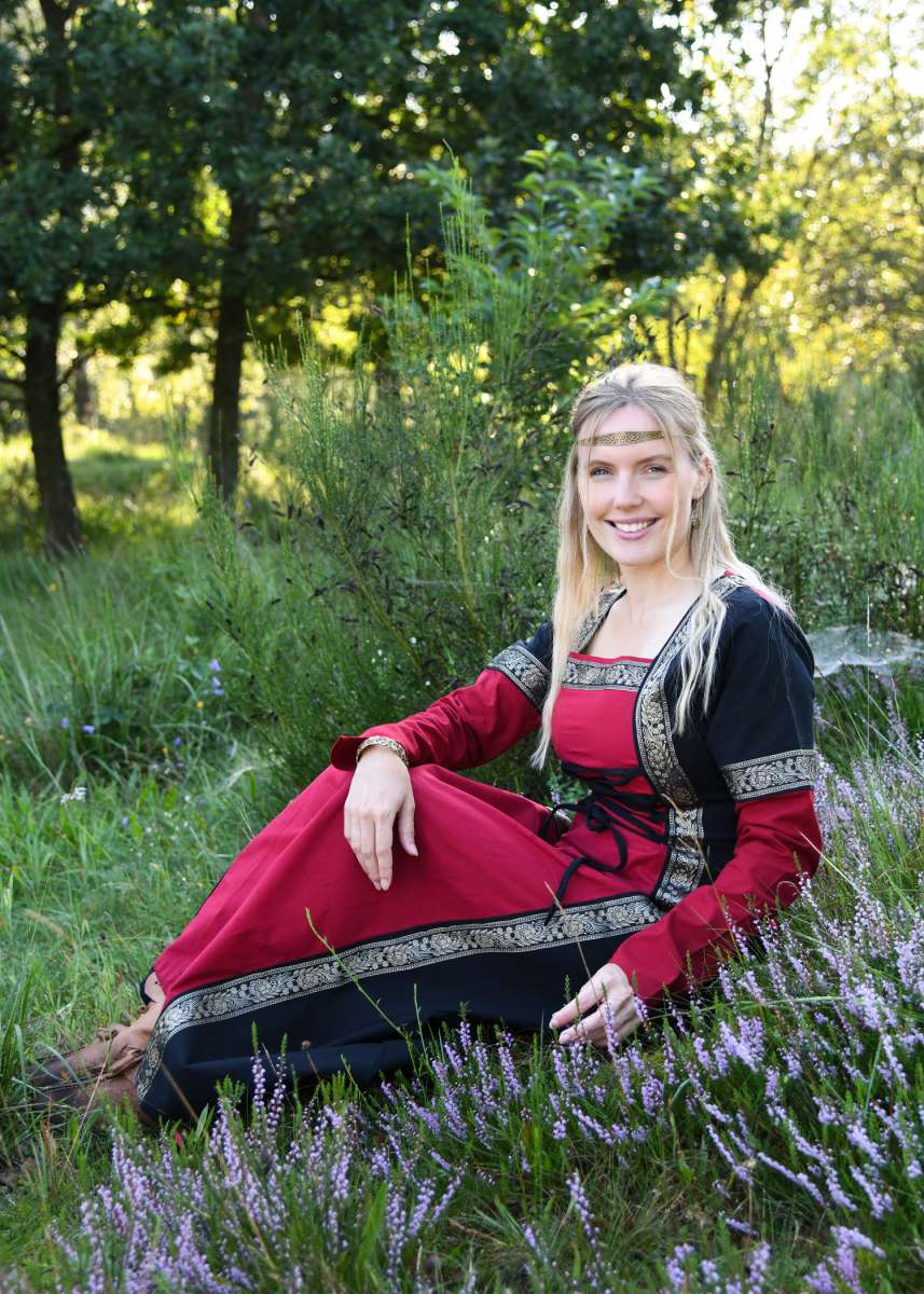 Mittelalterkleid – edler Lagenlook in Rot und Schwarz