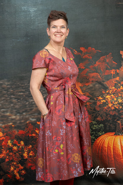 Teagan Floral Swing Dress von Timeless – Flower-Power im 50s-Look, größe M