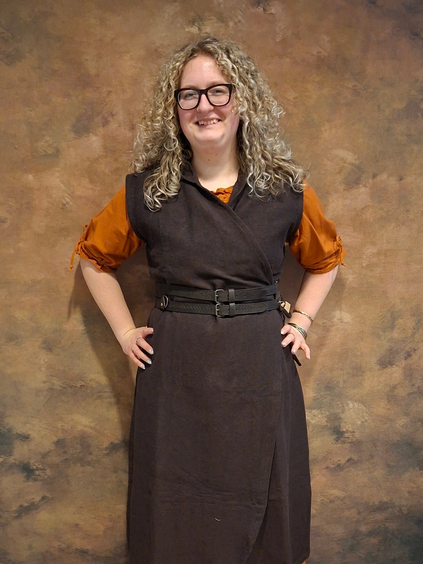 Wikinger Leder Doppelgürtel braun mit keltischer Punzierung und Metallringen