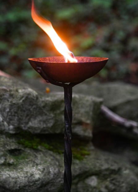Wikinger Schalenlampe aus handgeschmiedetem Eisen nach Oseberg-Vorbild