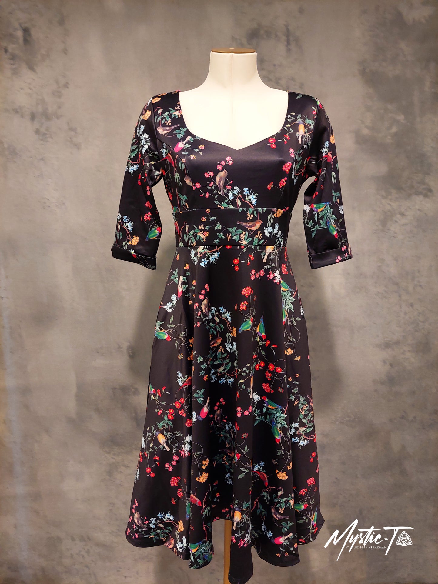 Scarlette Dress – Bird & Flower Print von Dolly & Dotty