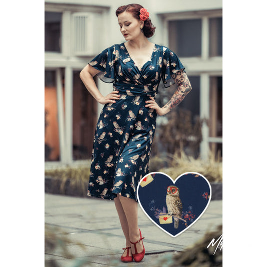 Donna 40er Jahre Dress – Retro-Zauber mit Eulen & Buchstaben