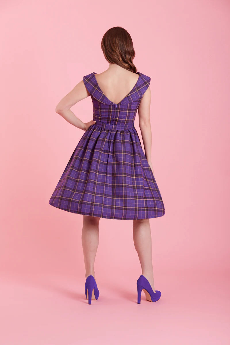 Cindy Off-Shoulder Swingkleid in Purple Tartan – Rockabilly-Romantik pur