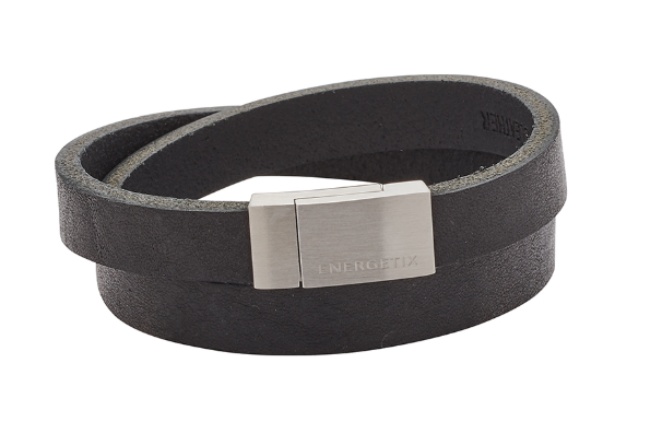 Gewickeltes Lederarmband mit mattem Edelstahlverschluss