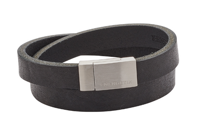 Gewickeltes Lederarmband mit mattem Edelstahlverschluss