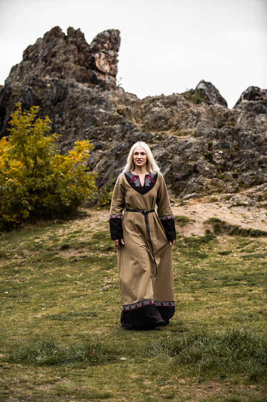 Wikinger Kleid mit Stickerei und V-Ausschnitt