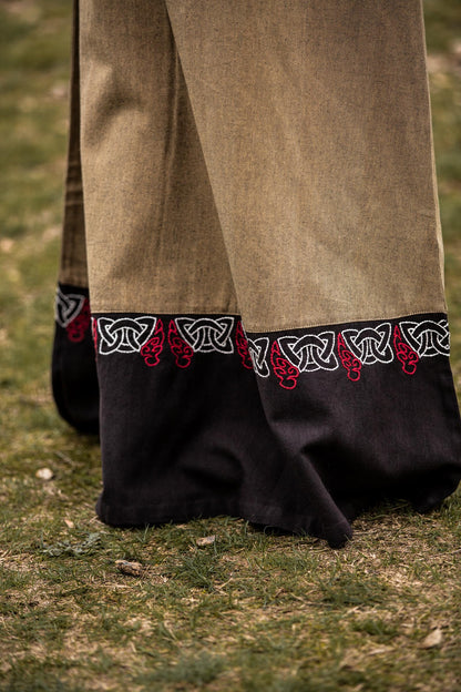 Wikinger Kleid mit Stickerei und V-Ausschnitt