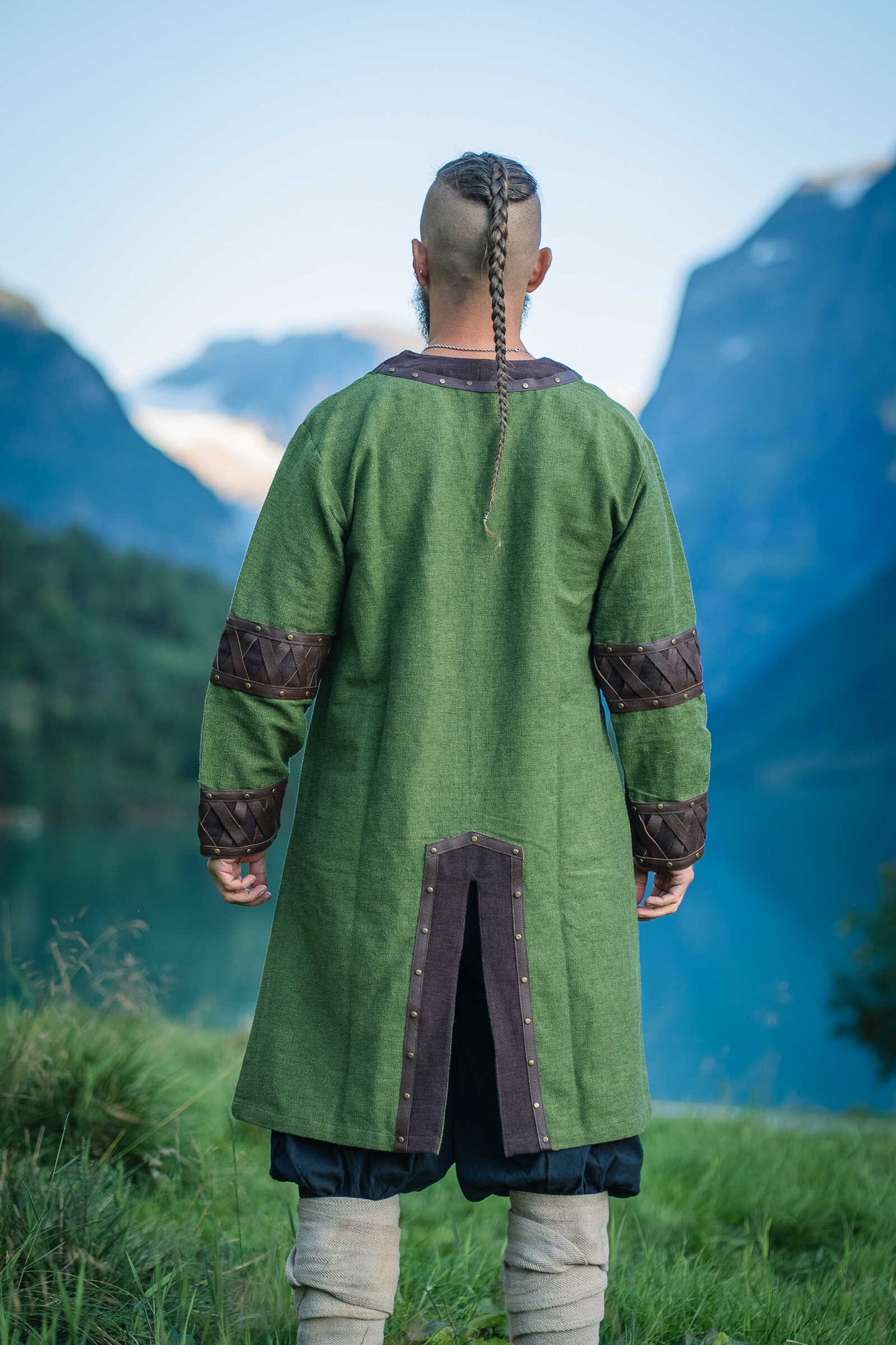 Wikinger Tunika mit Lederapplikationen und Schnürkragen