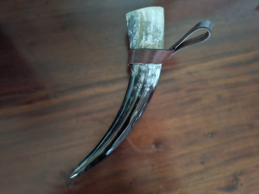 Nur im shop!  Trinkhorn mit Hornhalter, ca. 0,3L