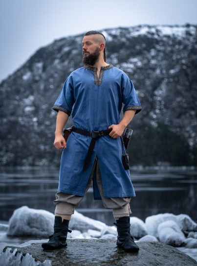 Kurzarmtunika mit Bordüre, Taubenblau