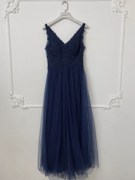 Ausgestelltes Abendkleid aus Tüll
