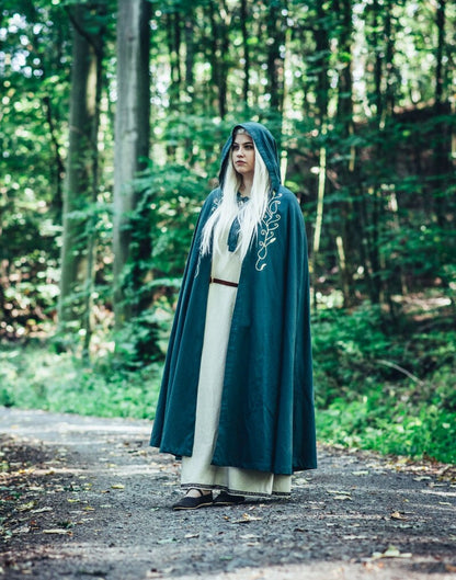 Grüner Mittelalter Umhang aus Baumwolle mit bestickten Vorderkanten