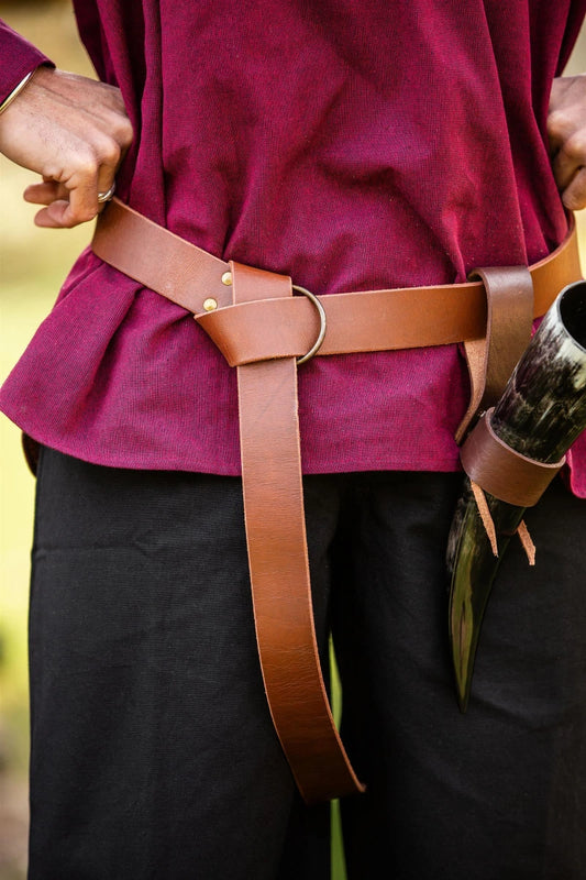 Ringgürtel aus robustem Leder – kraftvoll, schlicht & zeitlos Dunkel Braun