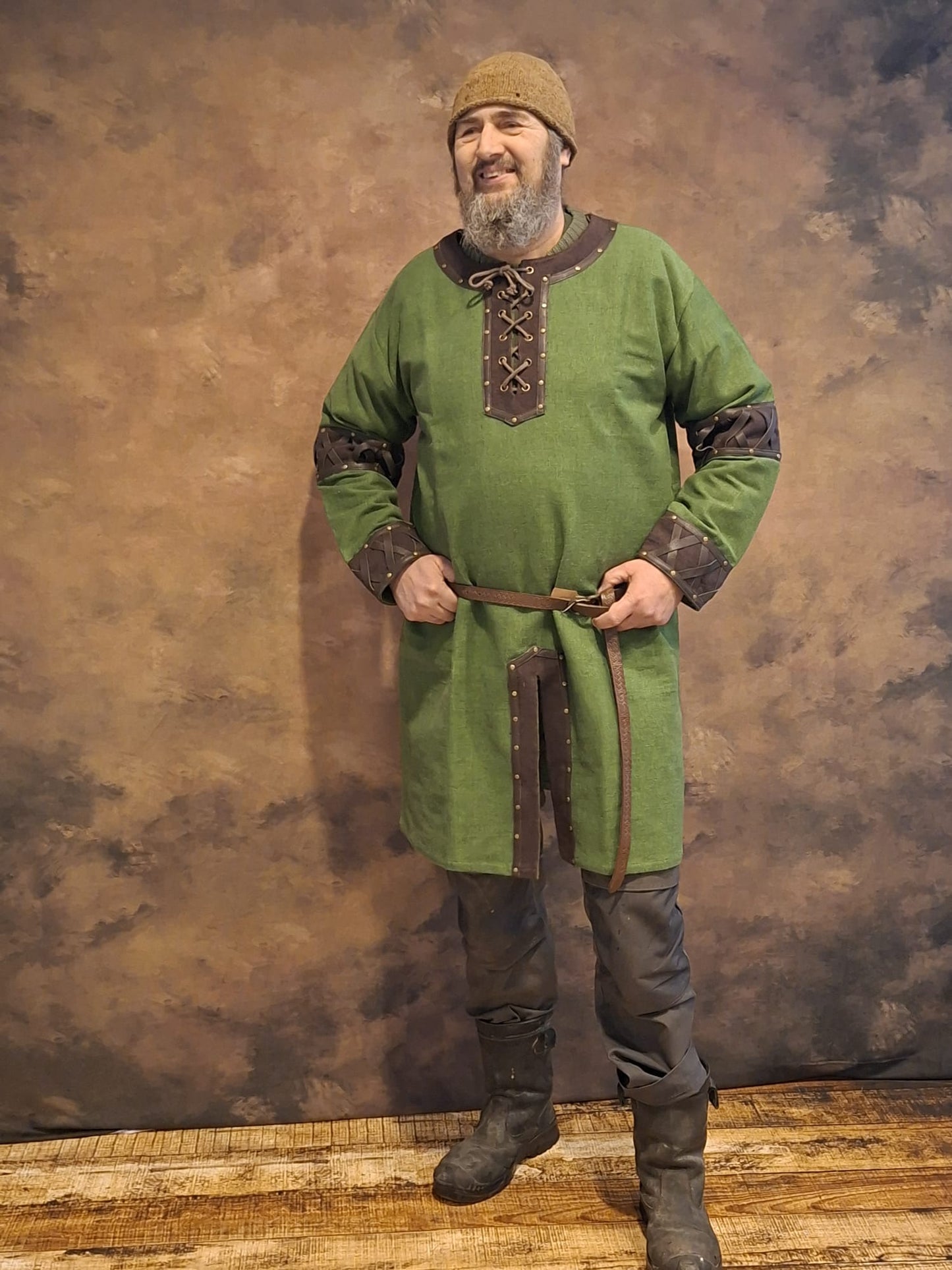 Wikinger Tunika mit Lederapplikationen und Schnürkragen