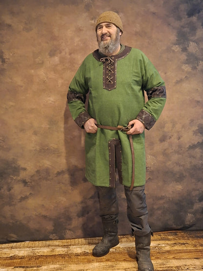 Wikinger Tunika mit Lederapplikationen und Schnürkragen