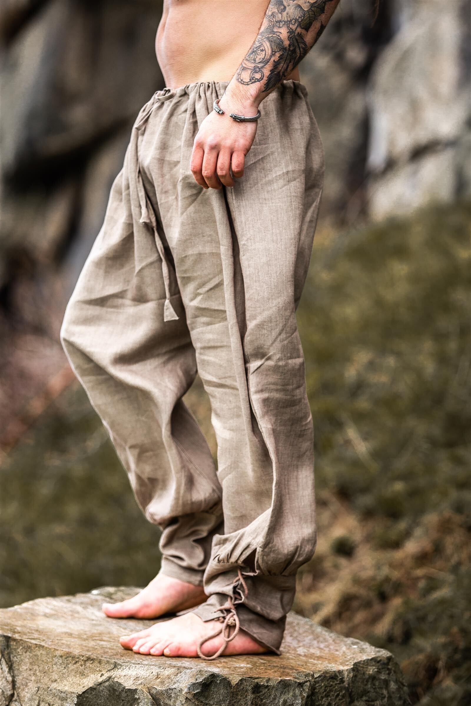 Mittelalter Leinenhose im Wikinger Stil für Reenactment steingrau
